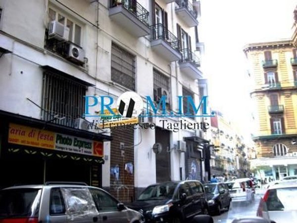 locale commerciale in vendita a Napoli in zona Pendino / San Giuseppe