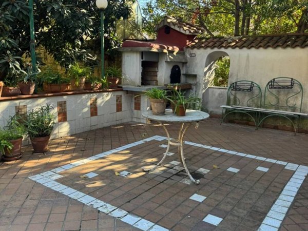 appartamento in vendita a Napoli in zona San Ferdinando