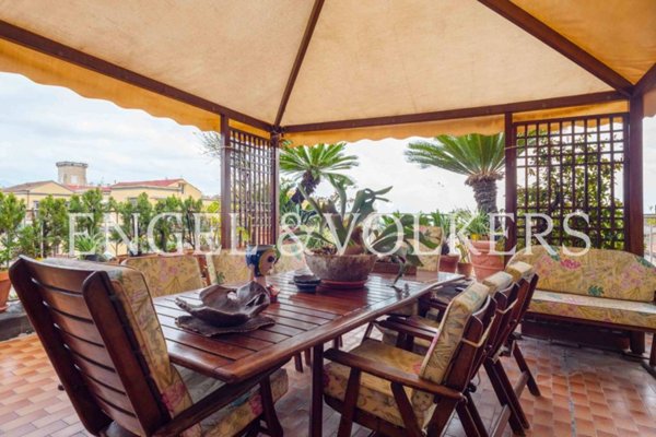 appartamento in vendita a Napoli in zona Stella