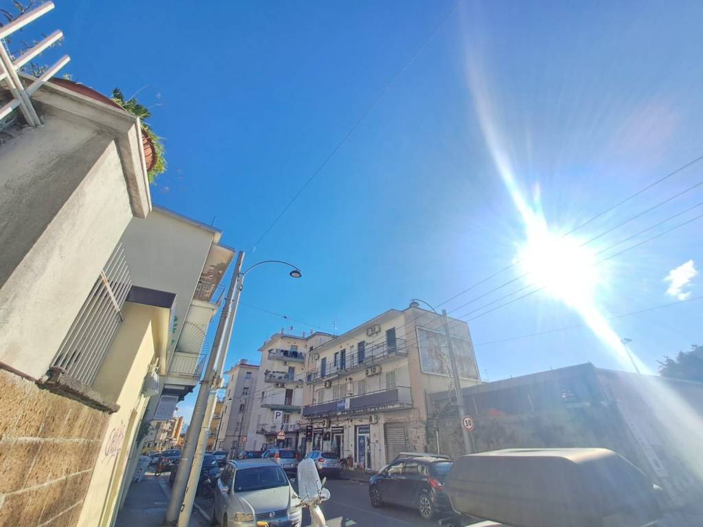 locale commerciale in vendita a Napoli in zona Capodimonte / Colli Aminei