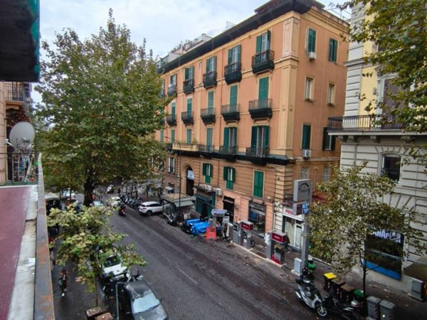 ufficio in vendita a Napoli in zona Vomero