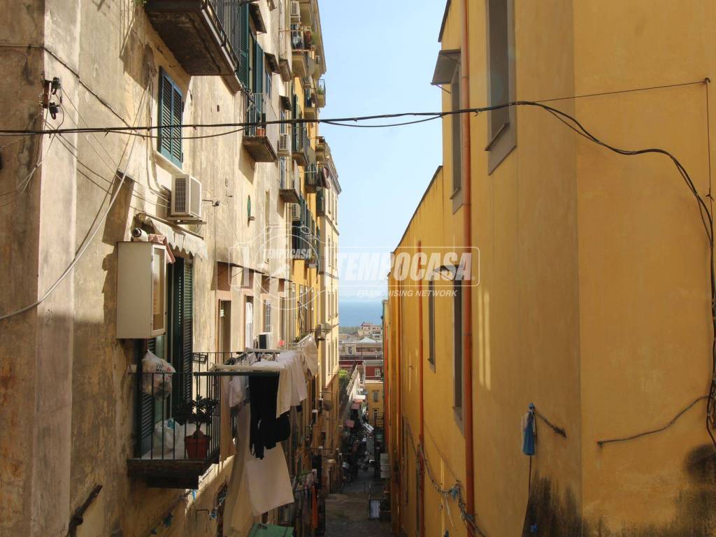 appartamento in vendita a Napoli in zona Chiaia
