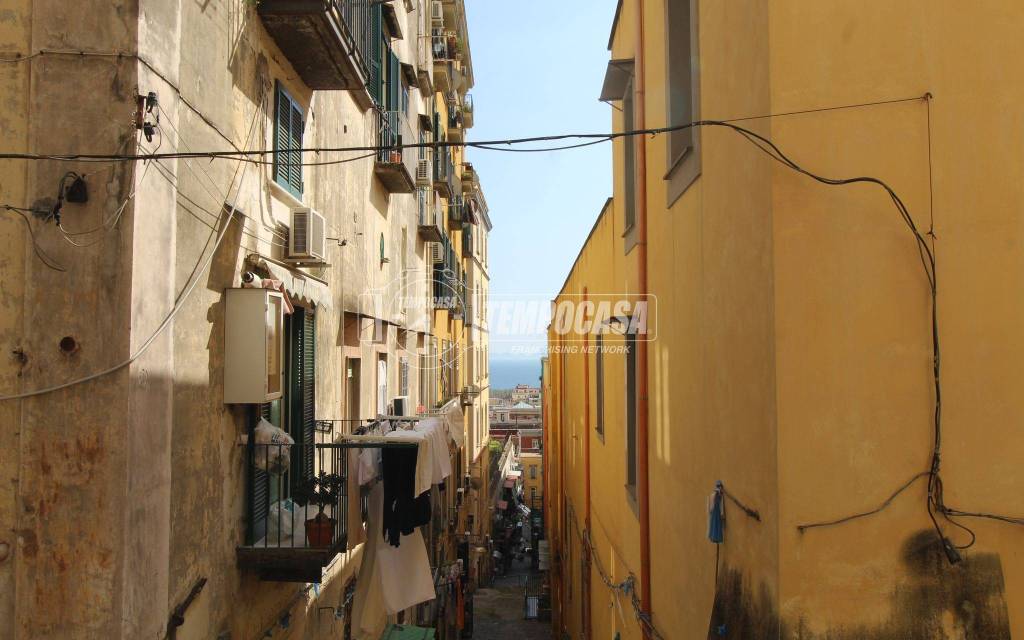 appartamento in vendita a Napoli in zona Chiaia