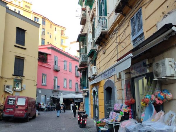 negozio in vendita a Napoli in zona Vomero