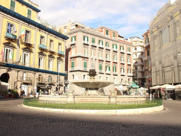 appartamento in vendita a Napoli in zona Chiaia