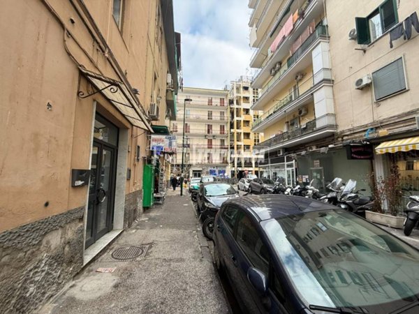 negozio in vendita a Napoli in zona Bagnoli