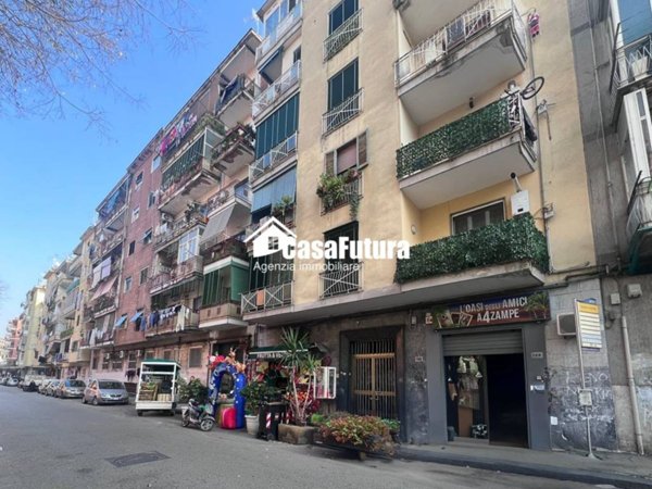 negozio in vendita a Napoli in zona Capodichino