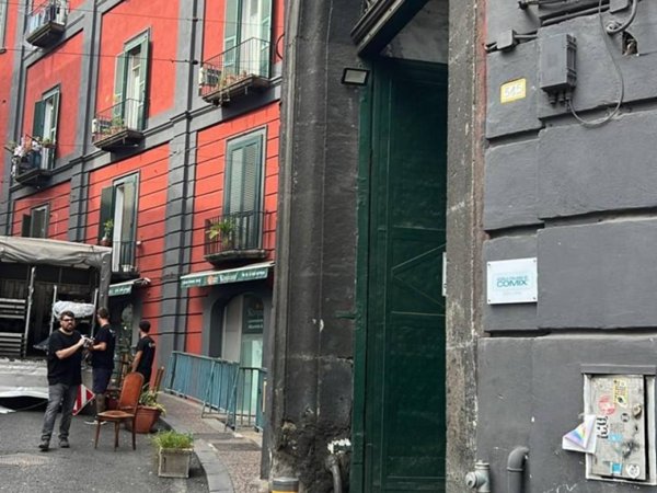 negozio in vendita a Napoli in zona Avvocata