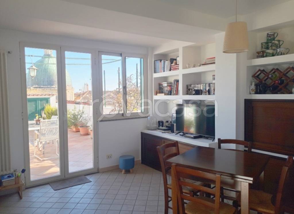 appartamento in vendita a Napoli in zona San Lorenzo