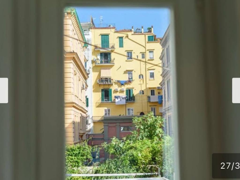 appartamento in vendita a Napoli in zona Chiaia