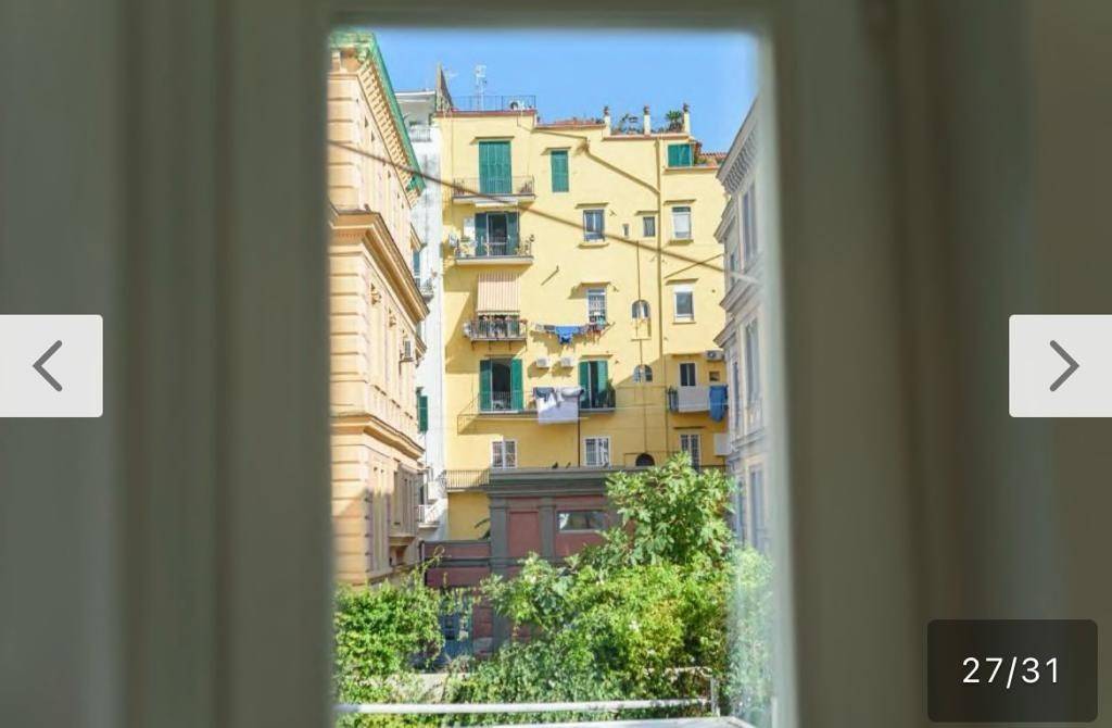 appartamento in vendita a Napoli in zona Chiaia