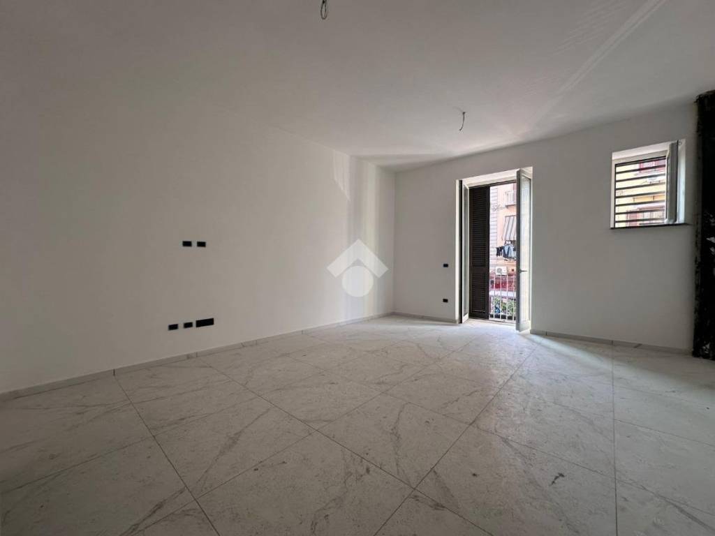 appartamento in vendita a Napoli in zona San Carlo all'Arena