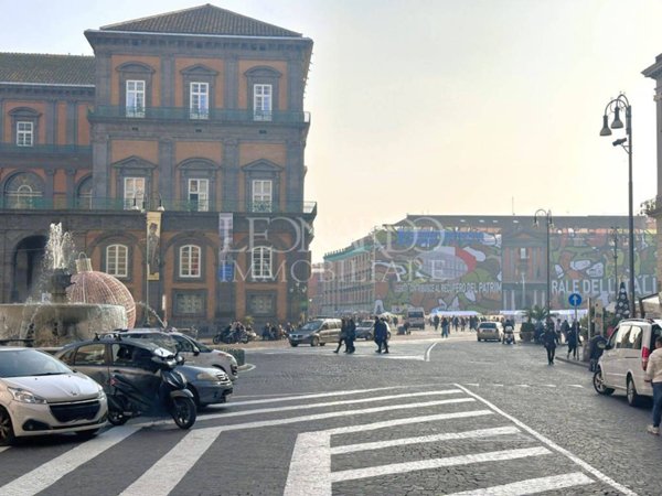 locale commerciale in vendita a Napoli in zona San Ferdinando