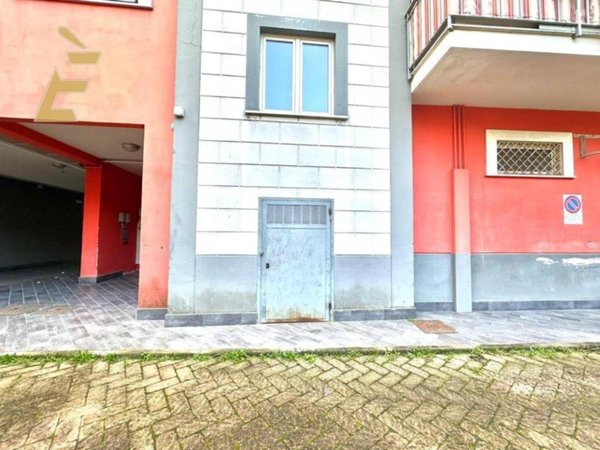 locale commerciale in vendita a Napoli in zona Piscinola