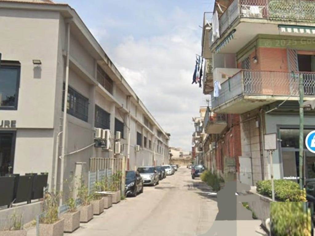 negozio in vendita a Napoli in zona Capodichino