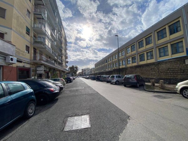 ufficio in vendita a Napoli in zona Barra