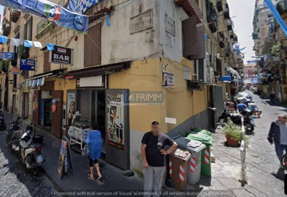 negozio in vendita a Napoli in zona Stella