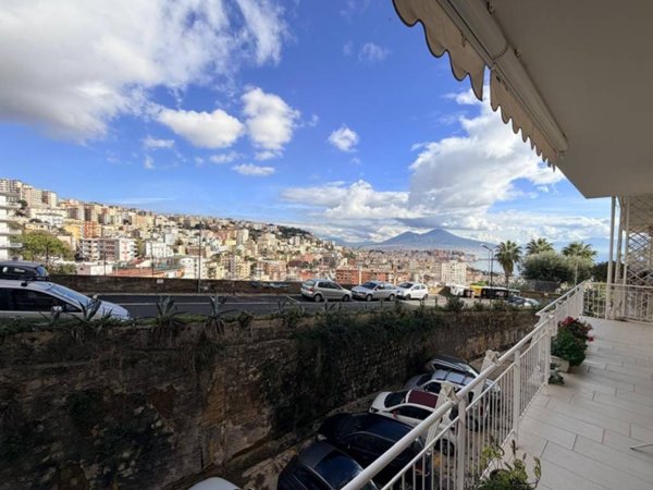 appartamento in vendita a Napoli in zona Chiaia