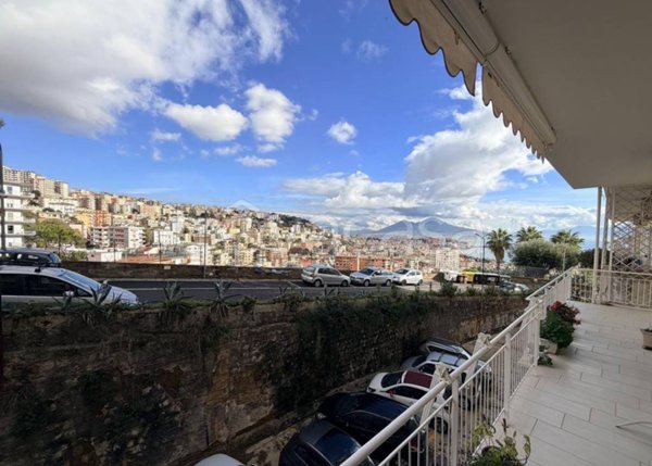appartamento in vendita a Napoli in zona Chiaia