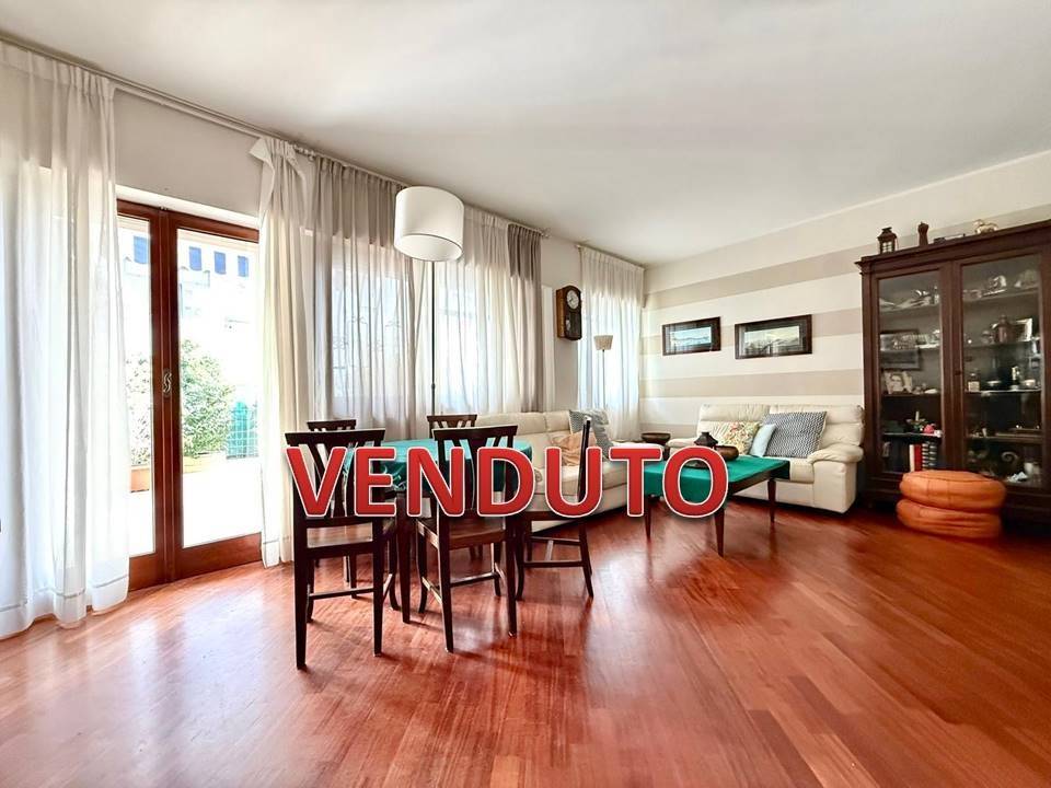 appartamento in vendita a Napoli in zona Posillipo