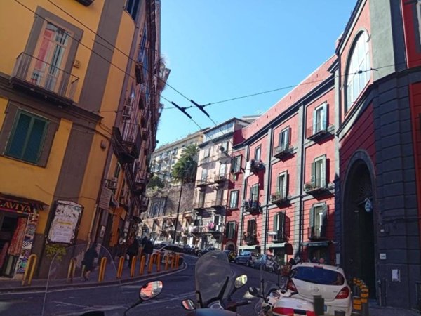 negozio in vendita a Napoli in zona Avvocata