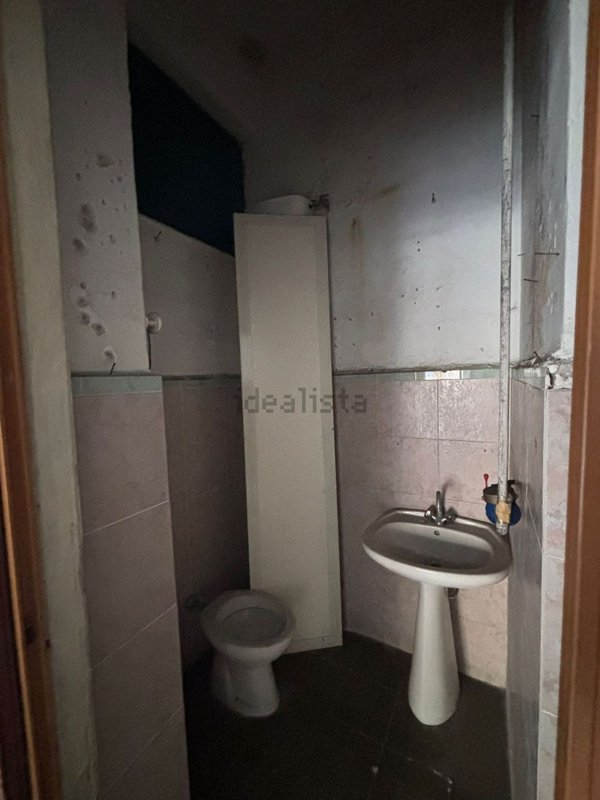 locale commerciale in vendita a Napoli in zona Miano