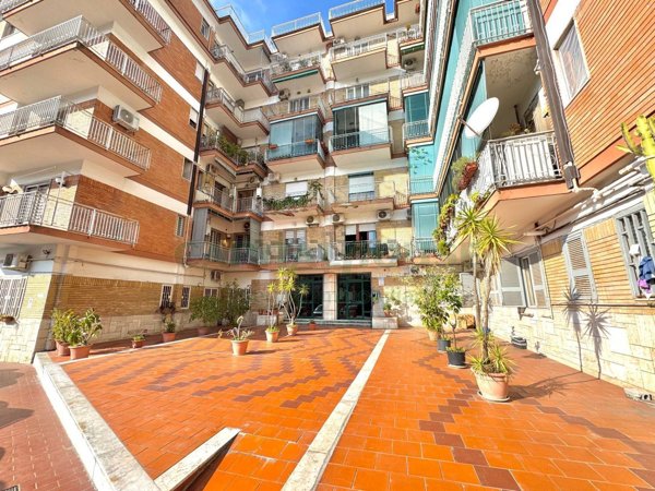 appartamento in vendita a Napoli in zona Fuorigrotta