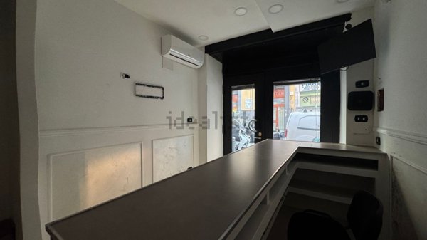 locale commerciale in vendita a Napoli in zona Mercato