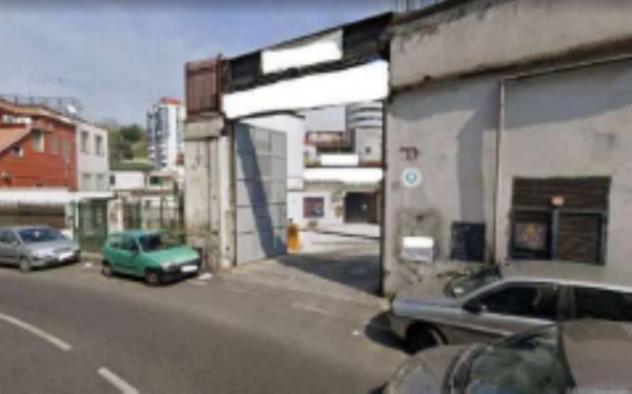negozio in vendita a Napoli in zona Piscinola
