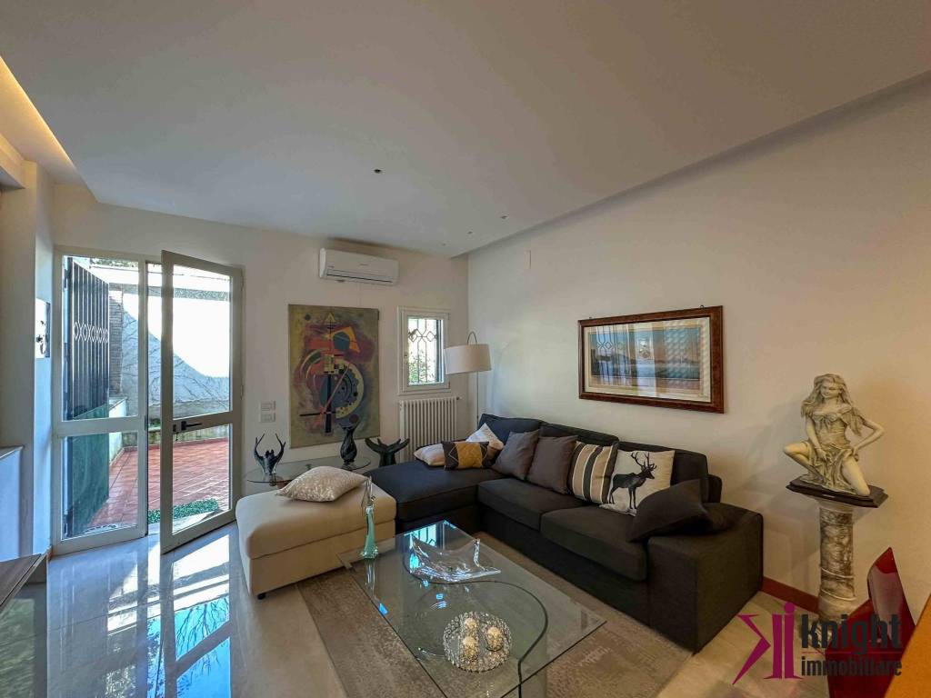 appartamento in vendita a Napoli in zona Posillipo