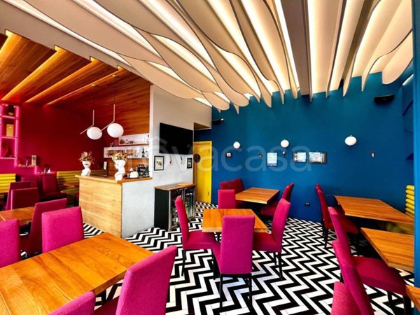 negozio in vendita a Napoli in zona Vomero