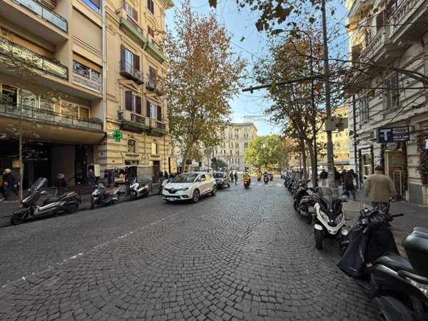 negozio in vendita a Napoli in zona Vomero