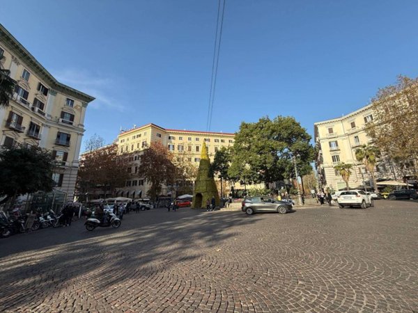negozio in vendita a Napoli in zona Vomero