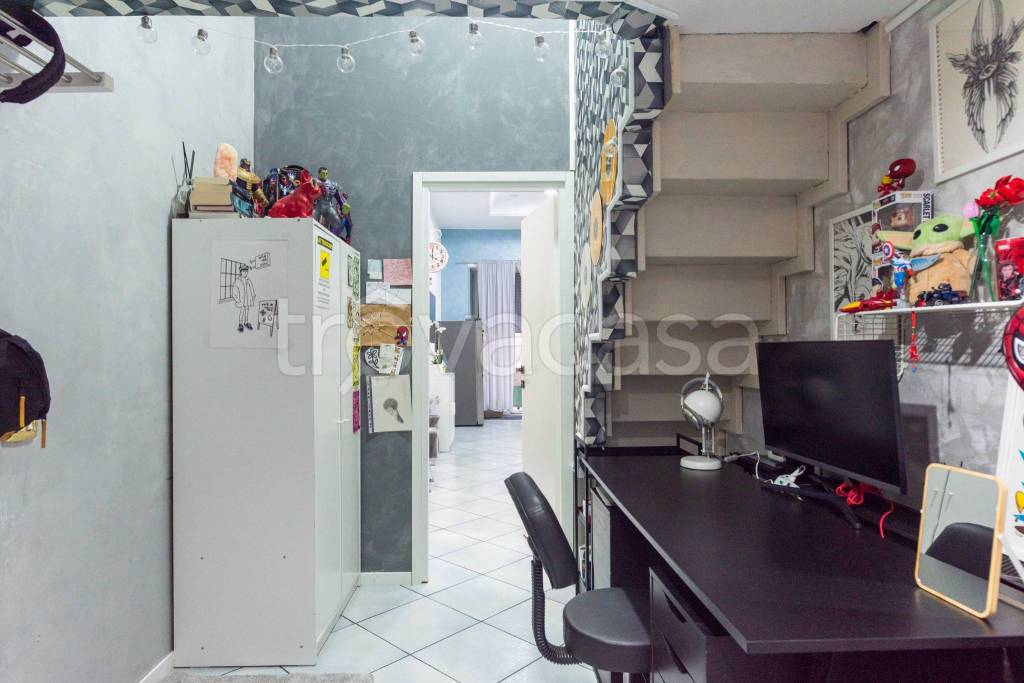 appartamento in vendita a Napoli in zona San Carlo all'Arena