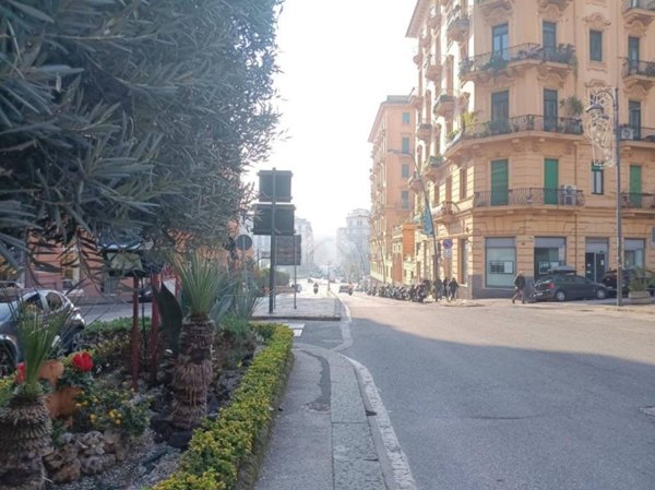 negozio in vendita a Napoli in zona Chiaia