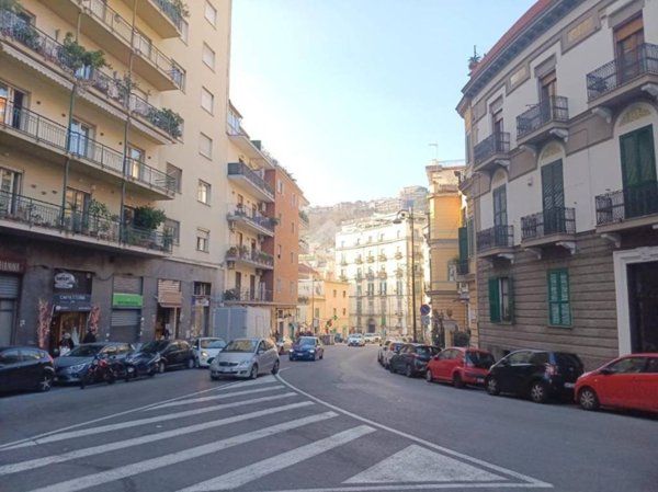 negozio in vendita a Napoli in zona Chiaia
