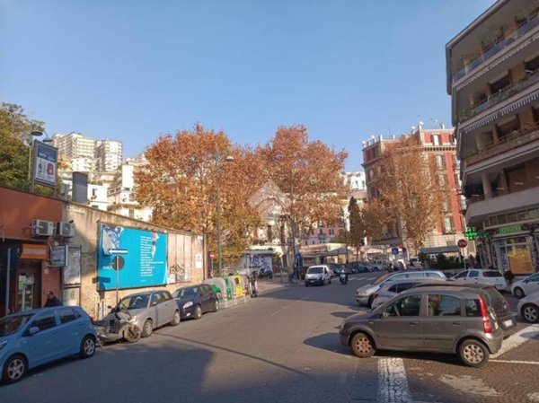 negozio in vendita a Napoli in zona Chiaia