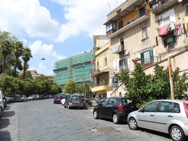 appartamento in vendita a Napoli in zona Stella