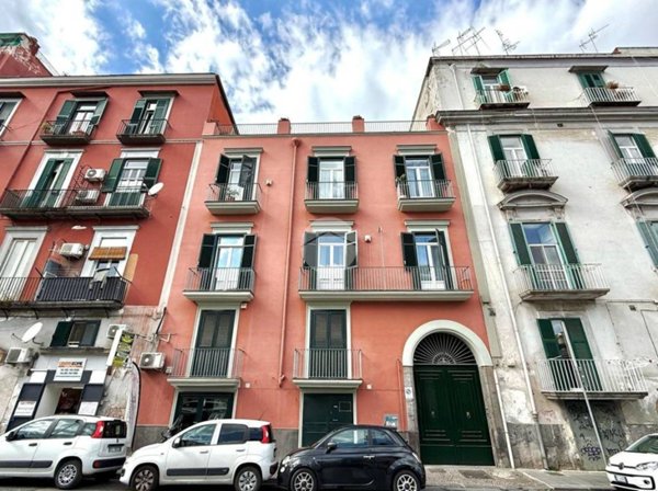 appartamento in vendita a Napoli in zona Chiaia