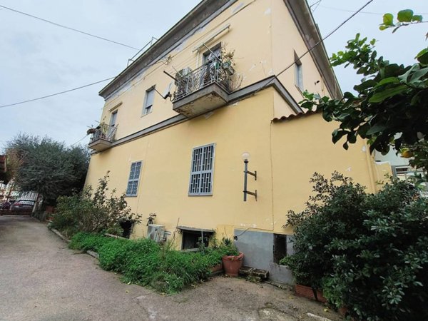 appartamento in vendita a Napoli in zona Bagnoli