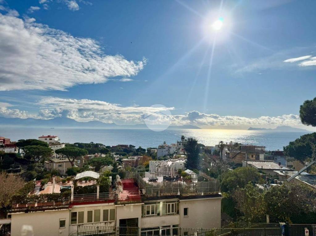 appartamento in vendita a Napoli in zona Posillipo