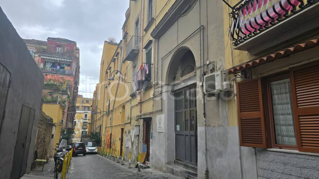 appartamento in vendita a Napoli in zona Stella
