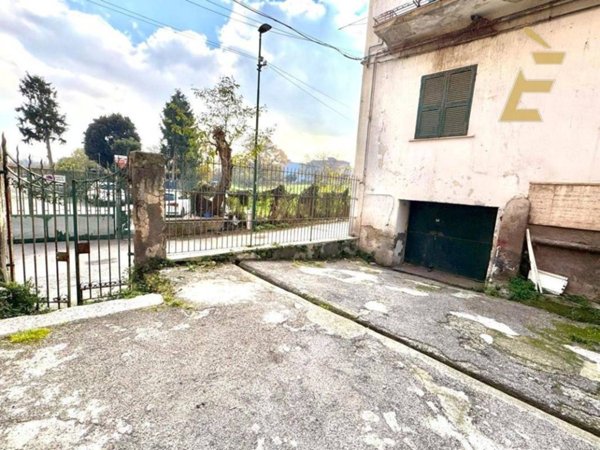 locale commerciale in vendita a Napoli in zona Piscinola