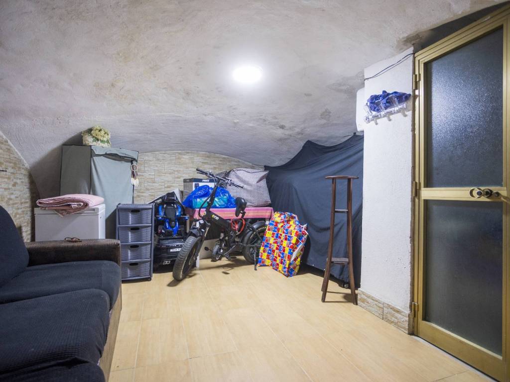 locale commerciale in vendita a Napoli