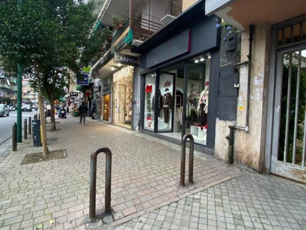 negozio in vendita a Napoli in zona Soccavo
