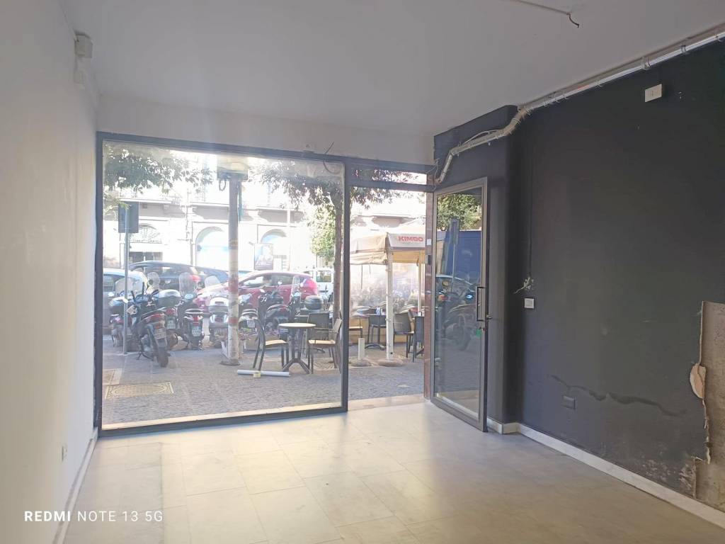 negozio in vendita a Napoli in zona Porto