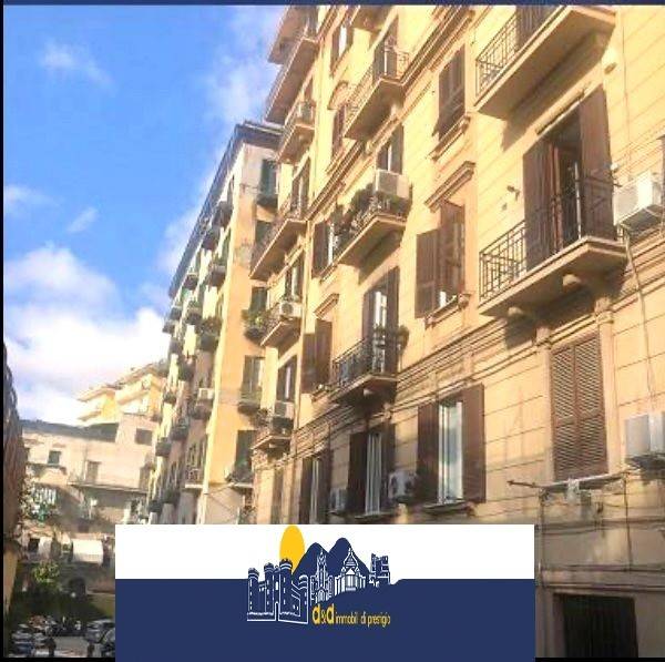 appartamento in vendita a Napoli in zona Chiaia