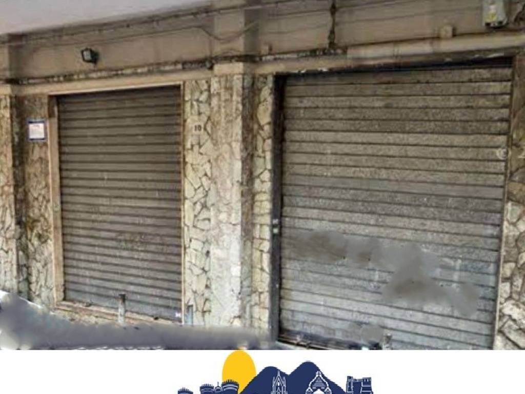 negozio in vendita a Napoli in zona Fuorigrotta