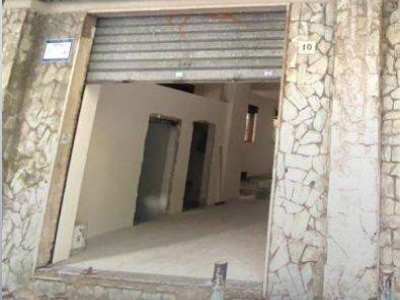 negozio in vendita a Napoli in zona Fuorigrotta