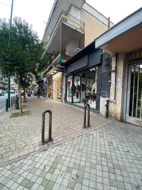 negozio in vendita a Napoli in zona Soccavo